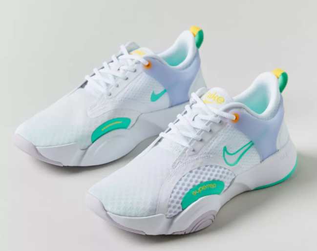 urban outfitters官网 nike superrep go 2 女士运动鞋5折热卖